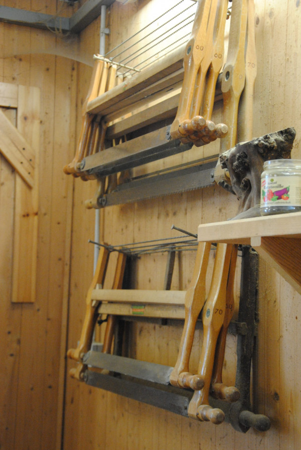 Wo Holz verarbeitet wird darf die Säge nicht fehlen