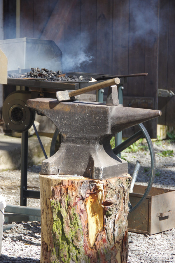 Wenn es drinnen zu voll wird, wird die Esse eben nach draußen geholt
